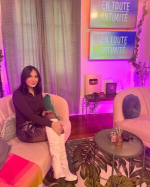 Catherine Williams Instagram - Coucou mes beautés 💓
Bientôt l’interview avec @samzirah j’ai hâte ✨