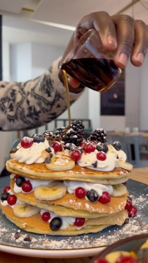 Catherine Williams Instagram - 🇫🇷🇵🇹🇬🇧
Aujourd’hui nous étions chez @sayly_brunch, un restaurant qui a ouvert ses portes il y a quelques mois seulement! 

On a été agréablement surpris par les saveurs, les couleurs, c’était vraiment incroyable de partager ce moment chez eux ! C’était comme à la maison! Je vous recommande a 100% ce lieu. 
C’est ouvert du mardi au dimanche, au 50 rue du rocher à paris ! 🥵
______\__
Hoje estávamos no @sayly_brunch, um restaurante que abriu há apenas alguns meses! 💓🤌🏼

Ficamos agradavelmente surpresos com os sabores, as cores, foi realmente incrível compartilhar esse momento com eles! Foi como em casa! Eu recomendo 100% este lugar.

📍Está aberto de terça a domingo, na 50 rue du rocher em Paris! 🥵
_______

Today we were at @sayly_brunch, a restaurant that opened its doors only a few months ago! 😜

We were pleasantly surprised by the flavors, the colors, it was really incredible to share this moment with them! It was like at home! I recommend this place 100%.🤌🏼💓

📍It is open from Tuesday to Sunday, at 50 rue du rocher in Paris! 🥵

#bruch #paris #brunchparis #food #instafood