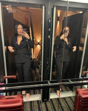 Catherine Williams Instagram - Il y a un an j’ai posé un ultimatum à @richy_wls 🤣
Quelle expérience, si je devais revenir en arrière, j’aurais fais les mêmes choix. J’en sors tellement grandie, j’ai appris à me connaître, à me sentir plus forte et puis cerise sur le gâteau je me suis mariée !! Vous vous rendez compte, grâce à ça aujourd’hui c’est Richy et Catherine 💓🫶🏼

#tvr #ultimatumfr #netflix