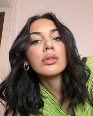 Catherine Williams Instagram - Plusieurs personnes n’ont pas manqué de me rappeler que j’avais pris du poids dans le dernier épisode. Évidement je suis une femme, mon corps change. Et je le vie très bien ! 

Several people did not fail to remind me that I had gained weight in the last episode. Obviously I am a woman, my body changes. And I live it very well!

Várias pessoas não deixaram de me lembrar que ganhei peso no último episódio. Obviamente sou uma mulher, o meu corpo muda. E eu vivo muito bem!