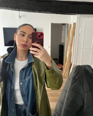 Catherine Williams Instagram - Je suis grave heureuse en ce moment, car j’ai décidé, de l’être. 
Chaque matin je me lève, et je m’oblige à avoir le sourire.

Programme de la journée ?
PASSER UNE BONNE JOURNÉE.
Et aussi débile que cela puisse paraître, cela marche. 

On dit que le bien attire le bien, et je pense que c’est vrai. 

Le bonheur se trouve dans les choses simples, j’ai décidé de reprendre le contrôle sur ma vie, et j’espère que c’est aussi le cas pour vous. 

Si vous êtes dans ce monde, c’est Parceque vous y avait votre place. Alors vivons ? Nous sommes légitime de le faire ! 💓

#penseepositive #humeur #goodvibes