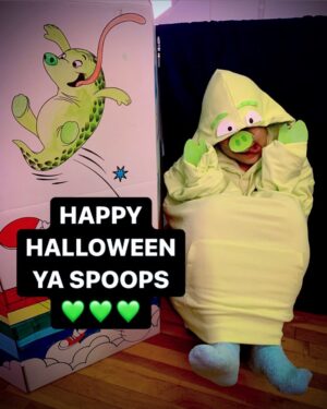 Cathy Ang Instagram - HAVE A SAFE & SPOOPY HALLOWEEN! From your favorite Lunarian 🤗 Enjoy your candy indoors before you get to the polls tomorrow! Costume inspired by @missbenilda and of course, @kenjeong in @overthemoonmovie 🤟
.
.
.
p.s. it was a journey scrunching into this shape 😛
#overthemoonnetflix #overthemoon #overthemoonmovie #netflix #netflixfilm #netflixfamily #gobi #kenjeong #halloween #halloweencostume #spoopy #vote #earlyvoting