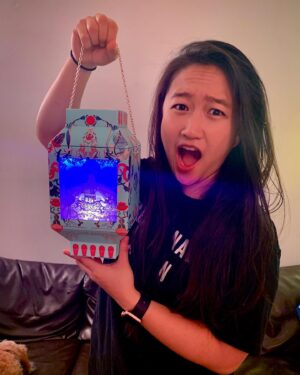 Cathy Ang Instagram - The moment I realized the lantern LIGHTS UP!!! 😍🤓🤯
.
@overthemoonmovie is collaborating with @ladymcakes to create these gorgeous mooncake sets!!! Celebrate the Mid-Autumn Moon Festival with us :) Dessert   Over the Moon broke me guys 😂
.
#overthemoon #overthemoonmovie #netflix #pearlstudio #glenkeane #ladym #mooncake #mooncakes #midautumnfestival #nomnom #yummy #asianfood #aapi