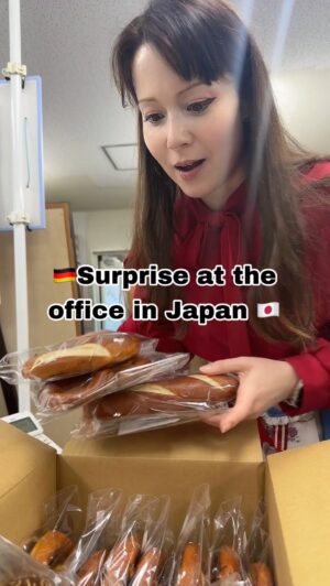 Cathy Cat Instagram - I got a German 🇩🇪 surprise at the Japanese 🇯🇵 office today! ✨ 🎁 

Knowing I miss pretzels the most in my years of living in Japan, the Japan Railway Journal Crew bought an entire box of German pretzels 🥨 
I was so excited!! ( I didn’t know there is a store that sells them as box. Apparently it’s a pop up stall that travels around Japan but they also send boxes? How can I get more???)
It was the most exciting food gift I’ve ever gotten! 

Don’t worry I did share 😉 But this is a great memory I wanted to share with you.
Being an expat we make choices to leave behind a lot of people foods and things in our country. But this little taste from home warmed my heart.

Thank you team Japan Railway Journal! That was a wonderful surprise. 🥨 

#germanreacts #brezeria #pretzel #pretzellover #brezel  #cathycat #japanrailwayjournal #wholesome