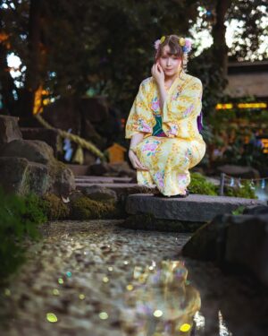 Cathy Cat Instagram - Pic 1-5 which 👘 pic is best? How hot 🥵 is it where you are right now?

We still have boiling hot temperatures  in Tokyo around 33 degrees (think that’s 333 Fahrenheit or something like that 😂 … at least feels like it 🔥)

This is still a good time to wear summer kimonos 👘 (called Yukata ) but since the majority of the festivals is over I can’t see many girls in Yukata anymore. Sadge! Hope to see some more wafuku (Japanese traditional fashion) again soon! 

How hot 🥵 is it where you are right now? Write is in degree or Fahrenheit, either way! 

Photo @masatoosan_portrait 

#kimonostyle #japanesetraditional #furisodekimono #kimonogirl #kimonoexperience 
#kimonogirl #japanesefashion #jfashion #kimonofashion #wafuku #着物 #和服 #花魁 #tokyogirl #girlinjapan #japanesestreetfashion #tokyofashion #kawaiifashion #kawaiigirl #kawaiistyle #lifeinjapan