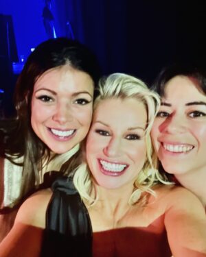 Cathy Gauthier Instagram - Merci au talent de ces deux jeunes femmes inspirantes!
J’ai eu l’immense honneur de porter une robe dessinée et confectionnée par @by_melissapratte une fée de Rouyn-Noranda, mon patelin! Contactez là pour une robe de mariée ou de graduation! 
Ainsi que @justinegagnonstyliste une passionnée de mode qui fait tout pour que les looks soient impeccables! 
Merci @prouddiamondofficial pour le prêt des magnifiques bijoux! 🙏