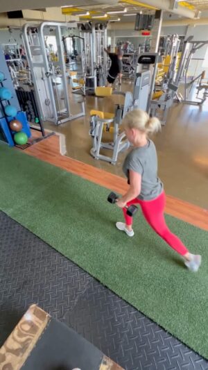 Cathy Gauthier Instagram - Mon coach @richard.entraineur est en train de me transformer en machine de guerre! 😉
#meilleurCoachEver