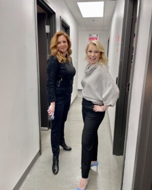 Cathy Gauthier Instagram - Sur le plateau de On va se le dire, j’ai rencontré Marie-Maude Denis, animatrice à Enquête. Une femme très drôle et sarcastique, je l’aime!