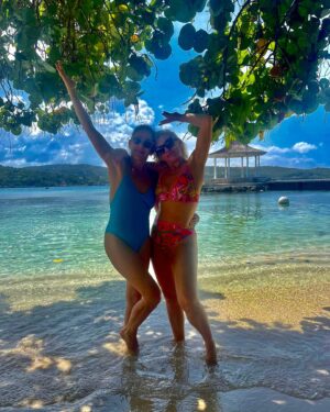 Cathy Gauthier Instagram - Tellement heureuse d’être entourée d’amis formidables! 
Je vous aime… bye #jamaicajamaica