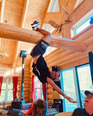 Cathy Gauthier Instagram - Une fin de semaine incroyable en Abitibi pour célébrer NOTRE reine, la femme la plus intelligente que je connaisse, ma grand-mère qui m’a élevée… 87 ans et toujours capable de danser le twist! 😅