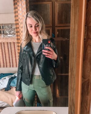 Cathy Marks Instagram - Can’t wait for you guys to meet the tough, sassy, Holly. 😈 🎥 Filming this feature was a dream come true with this incredible cast and crew. The Bell Keeper- coming soon. 🔔  #TheBellKeeper