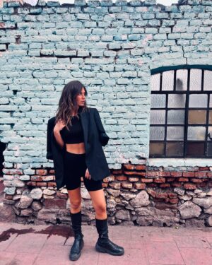 Catuxa Marra Instagram - Amo este país, con su alegría y su energía magnética en cada rinconcito.
🌷🪻