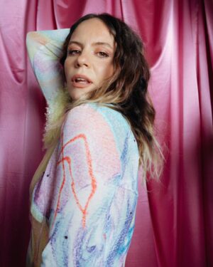 Cecília Henriques Instagram - Globos de Ouro é sempre a melhor razão para vestir e despir 💘 @sicoficial
@globosdeouro 🌺
Styling: Drucaa @drucaa ☁️
Vestido: Constança Entrudo  @constanca_entrudo 😈
Jóias: Beatriz Jardinha @beatrizjardinha 💗
Mala: Pilar do rio @pipilarpi 💖
Make Up @danielainacio.mua 💫
Hair: @monsieur_matt_ @lisbaeta 💦
Photo @joannacorreia_ 💣
Set @mais.que.uma com  @plataforma285 🫁

#styledbydrucaa #globosdeouro2023 #maisqueuma #actress #hitmanagement #sic