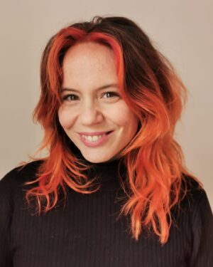 Cecília Henriques Instagram - À couse duma self-tape que tive de fazer hoje, a minha directora de casting preferida @filipesambado, minha marida, tirou-me estas pics que felt cute não vou deletar depois 🥕 

Filipe diz que me sabe mais gira de todas as maneiras, e por isso faz as minhas melhores self-tapes. Eu acredito. Porque é verdade 🫶

Depois fizemos daquelas tapes caseiras, mas divulgamos quando as nossas carreiras estiverem a precisar daquele boost. 🌙