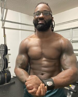 Cederick Johnson Instagram - Chocolate Muscle!
#PrimeAlexander 
#BeefyCeddy