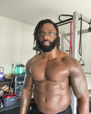 Cederick Johnson Instagram - “Say Mr Beefy………and I luv you”
#PrimeAlexander
#BeefyCeddy
#220lbs
#ChocolateMuscle