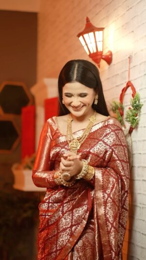 Celesti Bairagey Instagram - 🥲😂❤️

HMU @makeoverbymrinali 
Wardrobe @momis_wardrobe 
Shot by @anirbanhazarika.life @ripunjoy.das 

#makeup #makeupartist #makeuplover #bride #bridetobe #indianbride #indianwedding #meme #funny