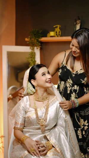Celesti Bairagey Instagram - 🤍🤍

HMU @makeoverbymrinali 
Wearing @momis_wardrobe 
Shot by @anirbanhazarika.life 

#indianbridelook #assam #indianbride #transition #makeup #makeupartist #makeuplover