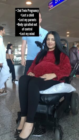 Celina Jaitly Instagram - Sorry यार breakdown हो रिया सी मेन्नू bro !! 
Life has its Up’s and Down’s .. turn them into squats. Its difficult I know but the mind is stronger than the body and any external circumstances.. Don’t give up !! 

#reelitfeelit #celinajaitly #celinajaitley #transformation #gymnmotivation #breakdown #viralreels #momoftwins #postnatalfitness #momoftwinsplusone #postpregnancybody #depressionhelp