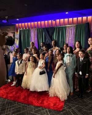 Celina Smith Instagram - 🙏🏽 so much fun 💕

Repost from @agientertainmentofficial
•
Had an amazing night the other night with my client Celina at the private screening of The Little Mermaid!  I was sooo proud to see it for so many reasons.  @hallebailey you were INCREDIBLE!  I am so proud of you!  @officialcelinasmith I hope this made you dream even more of the possibilities for you! #annie #celinasmith #youngdylan #managedclient thank you @itsericathomas a job well done! #sluttyveganatl