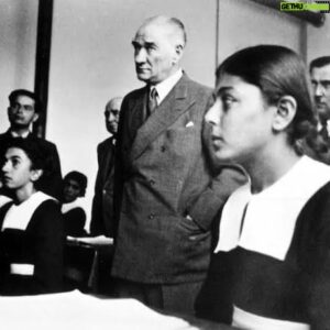 Cem Cücenoğlu Instagram - Öncelikle Başöğretmenim Gazi Mustafa Kemal Atatürk olmak üzere, hayatıma dokunmuş tüm öğretmenlerimin ve öğretmen arkadaşlarımın gününü kutlarım 🌹
#24KasımÖğretmenlerGünü

@nurhanata1
@kalemiclal
@vozyazgan
@hulyaayse.gungor
@esertaskiran
@gulsensezai
@esraebrukarabas