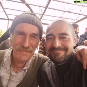 Cem Cücenoğlu Instagram - Her zaman söylediğim birşey vardır. Mesleğime de o yüzden aşığım. Çocukluk kahramanlarımla ve büyük üstadlarımla aynı sahneyi paylaşmak, aynı havayı solumak...
Hayat !
Sana teşekkür ederim 🌹🧿

Önemli not:
@bengiersinan ve @suatsungur1 çocukluk kahramanlarımdır. @tunaarman daha benimle aynı yaşlarda. Ama büyük üstadımdır 🙃🙃🙂🙈🌹

@julisanat
#pelesenkailesi