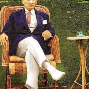 Cem Cücenoğlu Instagram - "ÇAKAL ÇÖKERTEN"
#GaziMustafaKemakAtatürk
#30ağustoszaferbayramı
Kutlu olsun
Başta "EBEDİ" Başkomutanımız Gazi Mustafa Kemal Atatürk, Silah Arkadaşları ve tüm şehitlerimizin ruhu şad olsun.