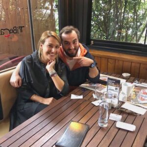Cem Gelinoğlu Instagram - Ben bu camiada çok değerli insanlar tanıdım. Hepsi çok özeldi. Fakat tüm yeteneklerinin ötesinde, bu kadar şeffaf kalpli, bu kadar tatlı, bu kadar mükemmel olması için birinin Gupse’nin kendisi olması gerek.