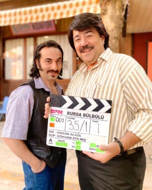 Cem Gelinoğlu Instagram - Tanıştırayım ben Taşkın Neşe, pek kıymetli Cengiz Sezen abimizle bazı işlerin peşindeyiz. @bkmonline @atademirerofficial @hakanalgulofficial #bursabülbülüfilm