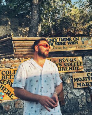 Cem Gelinoğlu Instagram - Güzel bir yazdı 🌞🌺🌻🐚🌊 görüp yeniden özlemek için kaydedeyim dur.