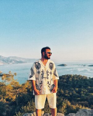 Cem Gelinoğlu Instagram - Güzel bir yazdı 🌞🌺🌻🐚🌊 görüp yeniden özlemek için kaydedeyim dur.