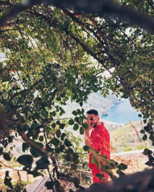Cem Gelinoğlu Instagram - Güzel bir yazdı 🌞🌺🌻🐚🌊 görüp yeniden özlemek için kaydedeyim dur.