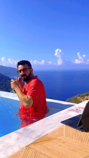 Cem Gelinoğlu Instagram - Salı gününe devlet hastahanesinden sıra almış motivasyoncu