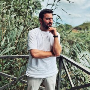 Cem Gelinoğlu Instagram - Atalım şöyle göl kenarı