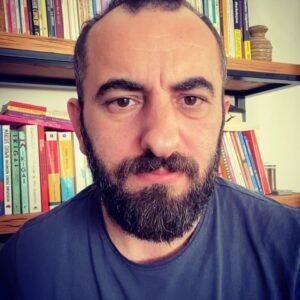 Cem Gelinoğlu Instagram - İphone sen bizi kölen mi zannettin !