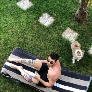 Cem Kenar Instagram - Tatil başlasın. 🧉