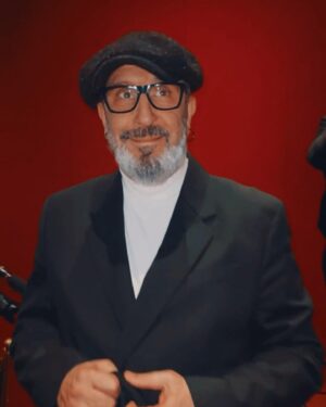 Cem Özer Instagram - Hep “Kırmızı Halı” olacak değil ya, bir de “ Kırmızı Duvar” olsun. Tertemiz, çok çalışılmış, ince düşünülmüş oyunculuklar, içeriği vurgusu sağlam bir senaryo ve nihayet şive arkasına saklanmayan bir mizah. #havamuhalefeti @doarutkaykamal @bkmonline @alisunal 👏👏👏👏👏