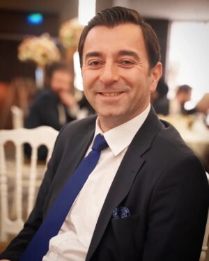 Cem Uslu Instagram - Sağ ol #Baba!.. Nice güzelliklere vesile oldun. 🙏🏼 Ve hoşçakal Ceyhun... Enteresan adamdın! 😊❤️