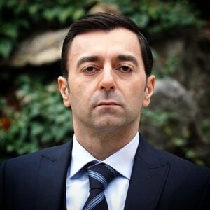 Cem Uslu Instagram - Sağ ol #Baba!.. Nice güzelliklere vesile oldun. 🙏🏼 Ve hoşçakal Ceyhun... Enteresan adamdın! 😊❤️
