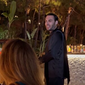 Cemre Ebüzziya Instagram - L’Officiel ve canim Inan cok tesekkur ederim bu güzel hafta sonu icin, dostlarimizla hep beraber olduk iyi ki💛🌞

@lofficielturkiye @inankirdemir #lofficielsurmer #titanicotelbodrum
