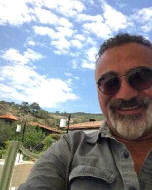 Cengiz Bozkurt Instagram - Manici Kasrı ve Manici Çiftlik’te çok değerli abimiz Haluk Ulusoy’la çok kıymetli zaman geçirdik, sohbetler ettik. @manicikasri @maniciciftlik #halukulusoy #yeşilyurtköyü #çanakkale #ekoturizm #ekoköyler