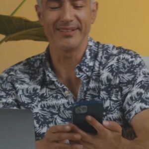 César Caillet Instagram - Porqué los buenos datos se comparten, los quiero invitar a probar Veggie de Nestlé, una alternativa vegetal al yogurt 

- Hecho en base a coco ✅
- Libre de lactosa por su origen vegetal✅
- Bajo en grasas totales ✅
- Certificado apto para veganos ✅

¿Y tú, qué esperas para probarlo? 😍 #NestleVeggie