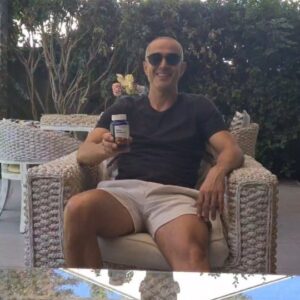 César Caillet Instagram - Conoces Ultra omega 3 de @vitaminlifechile ? Contiene una alta concentración, 800mg EPA y 400mg DHA  por porción. El omega 3 puede contribuir a disminuir el riesgo de enfermedades cardiovasculares.
Además no deja sabor después de su consumo. Hasta el 25 de febrero encuentra un 3x2 en colágenos y cardio de Vitaminlife. Sólo en farmacias Salcobrand y Salcobrand.cl