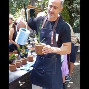 César Caillet Instagram - Los amigos de @maggi_chile me invitaron a esta entretenida actividad en Rita Roux.  Además de probar sus nuevas cremas Maggi de la huerta hechas con ingredientes naturales, almorzamos y estuvimos jardineando un poco. 😉🙌
#cremasmaggidelahuerta #naturalidad