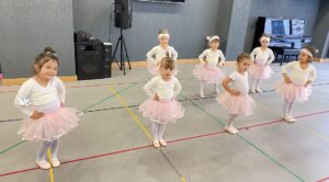 Çetin Altay Instagram - Mini balerinim benim 🤗🤗#meryemmilaaltay #enmutluolduğumyer #tansağtürkakademi @tansagturkakademi