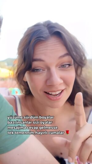 Ceyda Kasabalı Instagram - hayırlı cumalar canlarım 🌹
