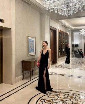 Ceyda Saltadal Instagram - Sevgili @umitkaralar ‘ın davetiyle çok eğlendiğimiz @no7influencersawards gecesinden kalanlar 🖤

Beni bu geceye hazırlayan @boreal.brandlifting ’e teşekkürler!

#karacano7influencersawards2024