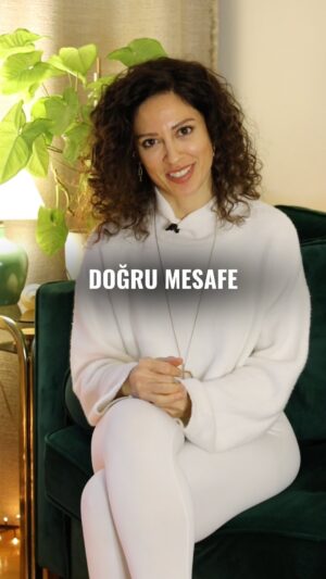 Ceyda Saltadal Instagram - Onu olduğu haliyle sevebilmem için doğru mesafe ne?🤍