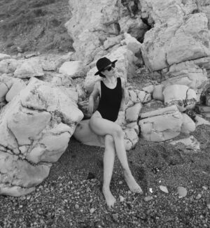 Ceyda Saltadal Instagram - Erkenden gelen yaza sevinenlerden misin yoksa “bu hiç iyi değil” diyenlerden mi? Şahsen ben; duruşumu bozmadan önümüzdeki aylarda kavrulmamayı umut ediyorum. 🌻