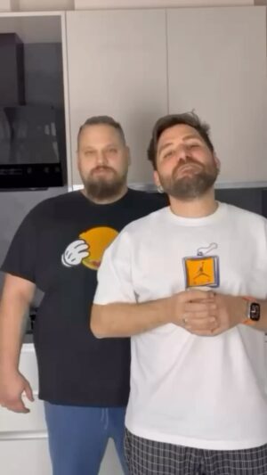 Ceyhun Fersoy Instagram - https://www.instagram.com/reel/ClEdtiRIlw6/?igshid=YmMyMTA2M2Y=

👆👆👆👆

Yapmam gereken tarif bu linkte

Enteresan bir challenge oldu😁 devamı gelecek…
#challenge #yemek #yemektarifleri #tatlı #tatlıtarifleri  #çikolata #lezzet #chef ve #oyuncu 👨‍🍳